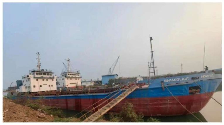 Bintang Laut Indah 002 - Self-Propelled Split Hopper Barge mitra PT Trans Marindo Succes